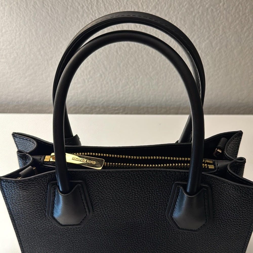 Michael Kors Crossbody - Picture 5 of 9